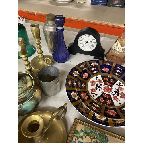 741A - A MIXED LOT OF CERAMICS AND FURTHER ITEMS TO INCLUDE CAITHNESS GLASS, IMARI PLATES ETC