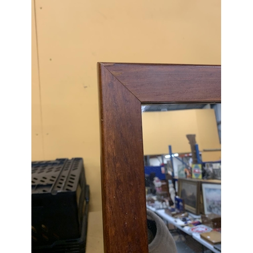 863 - A MAHOGANY FRAMED DRESSING TABLE MIRROR