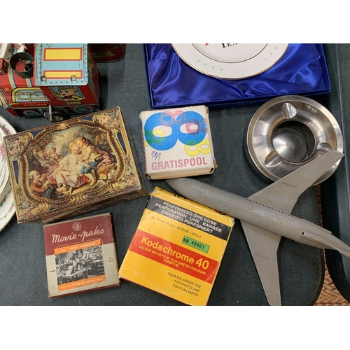 897 - A MIXED LOT TO INCLUDE VINTAGE TINS, A TRAVEL IRON, A BOXED BRITISH AEROSPACE GOLDEN ANNIVERSARY PLA... 