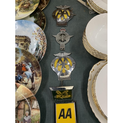 907 - FIVE VARIOUS CAR BADGES  TO INCLUDE THREE AA, A CIVIL SERVICE AND A NATIONAL TRUST