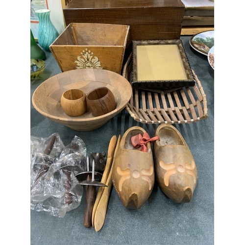 909 - VARIOUS ITEMS TO INCLUDE A MAHOGANY WRITING SLOPE, TREEN CLOGS, BOWL, PLANTER ETC