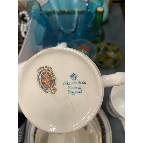 910 - A QUANTITY OF ROYAL COMMEMORATIVE ITEMS TO INCLUDE MUGS, CUPS, A BELL AND A PLATE