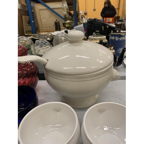 931 - A WHITE CERAMIC SOUP SET TO INCLUDE A SOUP TUREEN WITH LADEL AND SIX SOUP BOWLS