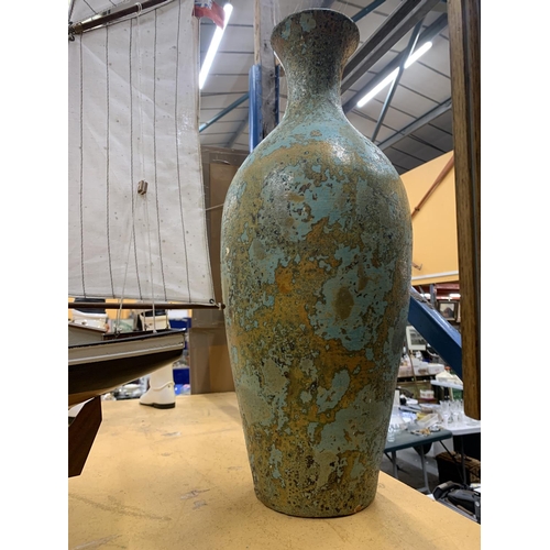 946 - A CROWN DUCALWARE VASE WITH FLORAL PATTERN PLUS A VERY LARGE STONEWARE VASE IN A MOTTLED TURQUOISE A... 