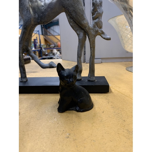 950 - A MODEL OF A LARGE FRENCH BULLDOG, A METAL STATUE OF A HORSE AND A SMALL KITTY