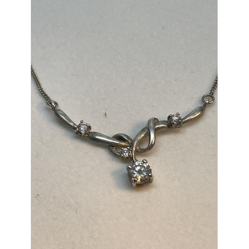 718 - A DECORATIVE SILVER NECKLACE IN A PRESENTATION BOX