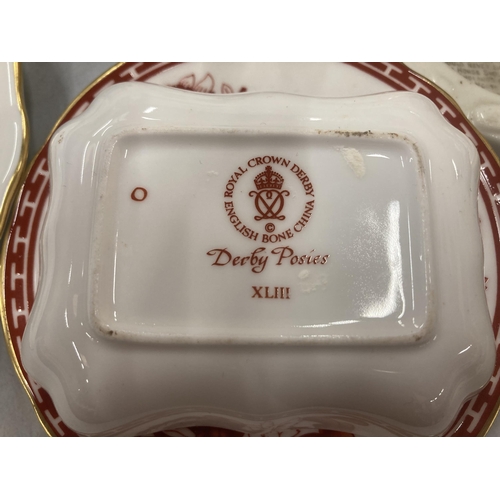 162 - A QUANTITY OF ROYAL CROWN DERBY 'DERBY POSIES' TO INCLUDE PIN TRAYS, A BOWL, CRUET, ETC PLUS A QUANT... 