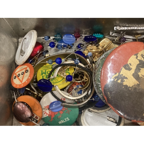 166 - A COLLECTION OF VINTAGE BADGES, ETC IN A RUSSIAN STYLE BOX