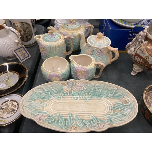 200 - A QUANTITY OF AVON WARE POTTERY TO INCLUDE TEAPOTS, SANDWICH PLATE, A JUG AND SUGAR BOWL AND A LARGE... 