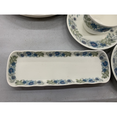 250 - A WEDGWOOD 'CLEMENTINE' PART DINNER SERVICE TO INCLUDE PLATES, BOWLS, SERVING TUREENS, SAUCE BOAT AN... 