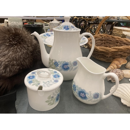 408 - A WEDGWOOD 'CLEMINTINE' COFFEE SET TO INCLUDE A COFFEE POT, CREAM JUG, SUGAR BOWL, FOOTED CAKE PLATE... 