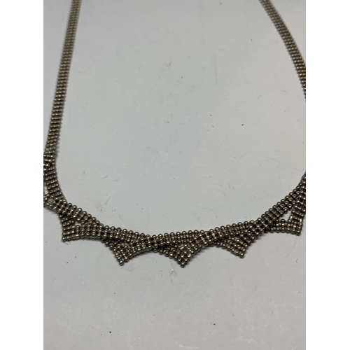 594 - A SILVER NECKLACE LENGTH 30 INCHES