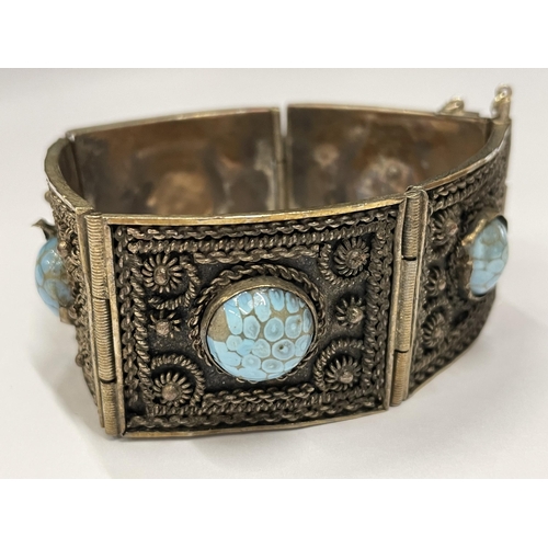 650 - AN ASIAN TURQUOISE AND SILVER BRACELET