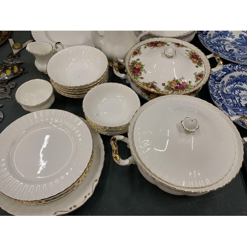 906 - A QUANTITY OF ROYAL ALBERT 'VAL D'OR' DINNERWARE TO INCLUDE PLATES, LIDDED SERVING DISHES, A COFFEE ... 