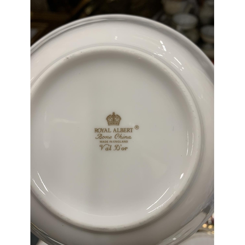 906 - A QUANTITY OF ROYAL ALBERT 'VAL D'OR' DINNERWARE TO INCLUDE PLATES, LIDDED SERVING DISHES, A COFFEE ... 