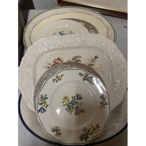 1082 - A QUANTITY OF VINTAGE PLATES TO INCLUDE PLATTERS, ETC