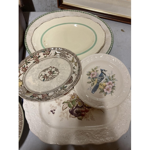 1082 - A QUANTITY OF VINTAGE PLATES TO INCLUDE PLATTERS, ETC