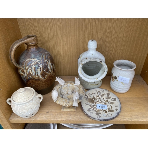 1432 - AN ASSORTMENT OF STUDIO STYLE POTTERY TO INCLUDE A JUG AND A SALT POT ETC