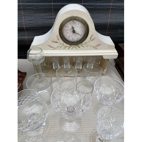 1450 - AN ASSORTMENT OF GLASS WARE AND A MANTLE CLOCK