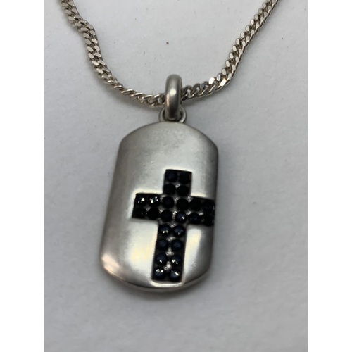 537 - A SILVER NECKLACE WITH CROSS DESIGN PENDANT IN A PRESENTATION BOX