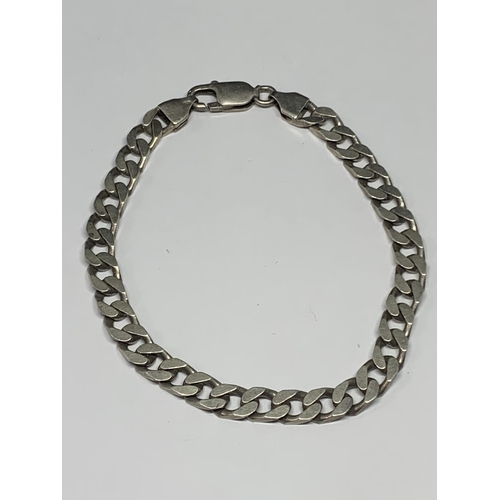 552 - A HEAVY SILVER FLAT LINK BRACELET