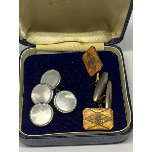 553 - TWO PAIRS OF CUFFLINKS IN A PRESENTATION BOX