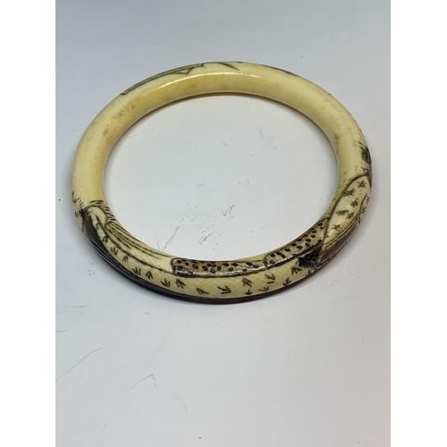 596 - A VINTAGE CHINESE BONE BANGLE