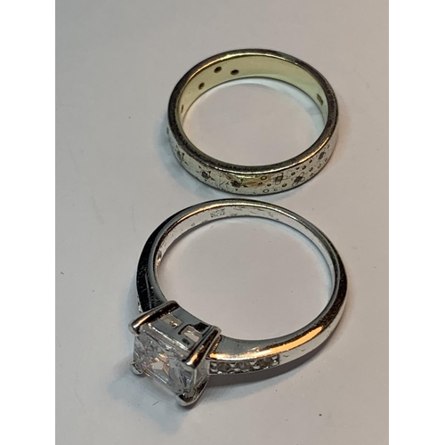 600 - FIVE VARIOUS SILVER RINGS