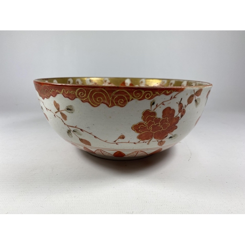 421 - A JAPANESE KUTANI PORCELAIN BOWL DEPICTING IMMORTALS DESIGN, DIAMETER 20CM