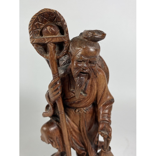 422 - A VINTAGE ROOTWOOD STYLE CARVED ORIENTAL FIGURE, HEIGHT 21CM