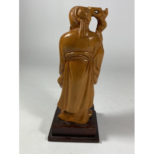 434 - A VINTAGE CHINESE CARVED WOODEN FIGURE OF AN IMMORTAL