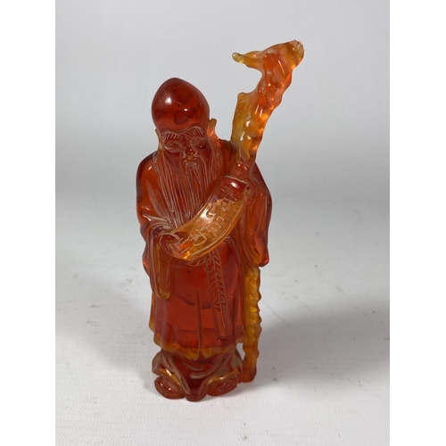 435 - A VINTAGE CHINESE CARVED HARDSTONE FIGURE OF AN IMMORTAL