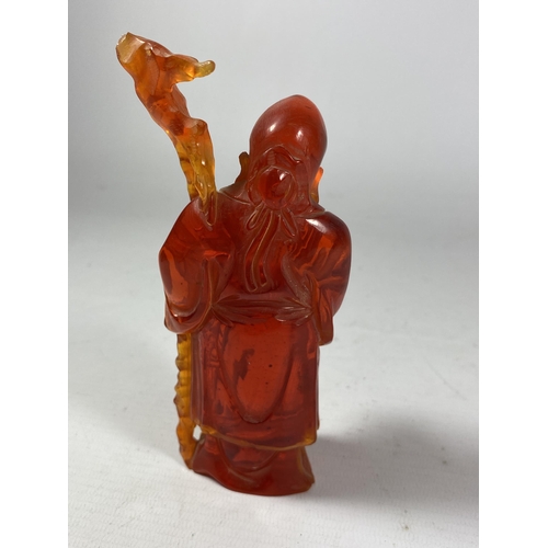 435 - A VINTAGE CHINESE CARVED HARDSTONE FIGURE OF AN IMMORTAL