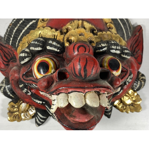 438 - A VINTAGE CARVED WOODEN TRIBAL DRAGON MASK