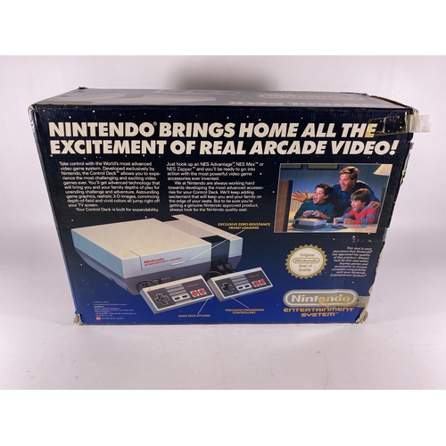 306 - A BOXED RETRO NINTENDO NES VERSION CONTROL DECK ENTERTAINMENT SYSTEM CONSOLE