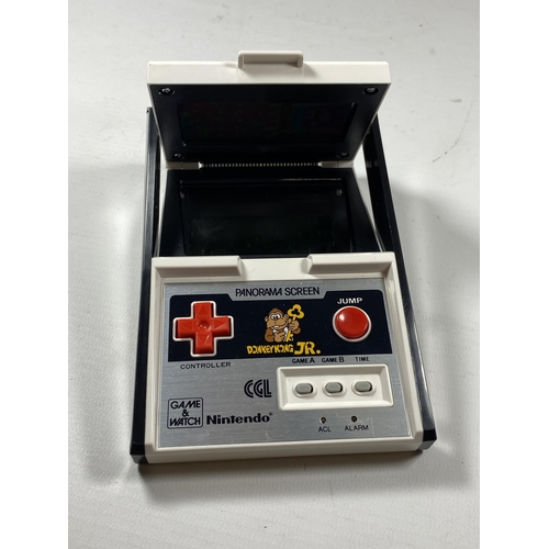 370 - A RETRO NINTENDO CGL DONKEY KONG JR GAME & WATCH PANIRAMA SCREEN GAME