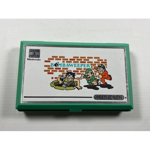 389 - A RETRO NINTENDO BOMB SWEEPER GAME & WATCH