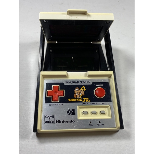 391 - A RETRO NINTENDO DONKEY KONG JR GAME & WATCH PANORAMA SCREEN CONSOLE