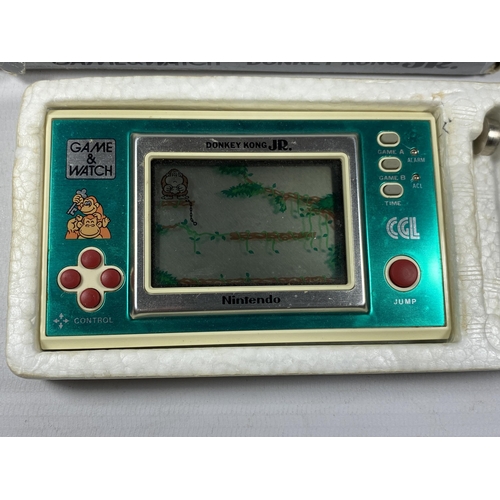 409 - A RETRO BOXED CGL NINTENDO DONKEY KONG JR GAME & WATCH