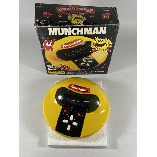 417 - A RETRO BOXED GRANDSTAND MUNCHMAN MINI ARCADE GAME