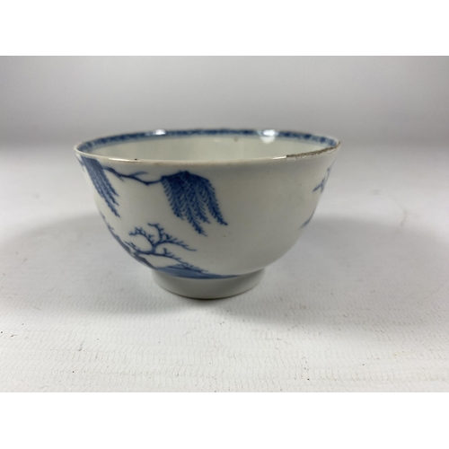 451 - TWO CHINESE PORCELAIN ITEMS TO INCLUDE A 19TH CENTURY BLUE AND WHITE FIGURAL DESIGN TEA BOWL AND FUR... 