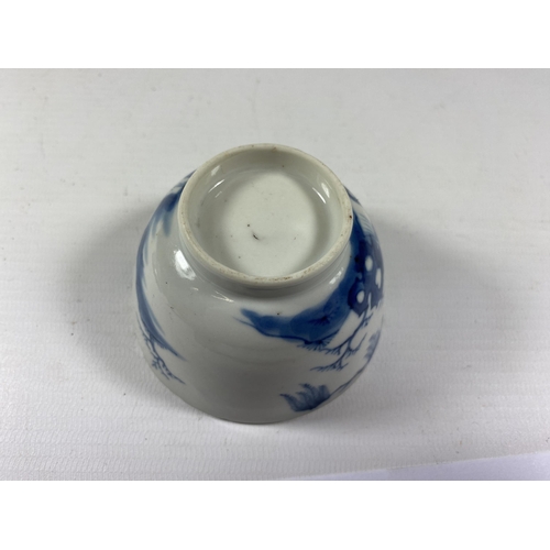 451 - TWO CHINESE PORCELAIN ITEMS TO INCLUDE A 19TH CENTURY BLUE AND WHITE FIGURAL DESIGN TEA BOWL AND FUR... 