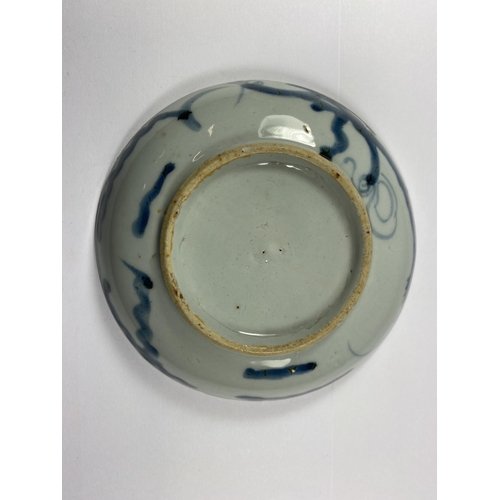 452 - A 19TH CENTURY CHINESE QING PORCELAIN DISH, DIAMETER 15CM