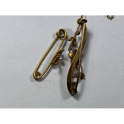 514 - A 9CT YELLOW GOLD FLORAL BROOCH & FURTHER UNMARKED KNOT DESIGN BROOCH, GOLD BROOCH WEIGHT 2.5G