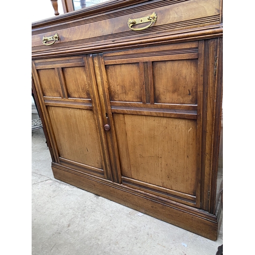 2514 - AN EDWARDIAN MAHOGANY MIRROR-BACK CHIFFONIER WITH TURNED UPRIGHTS