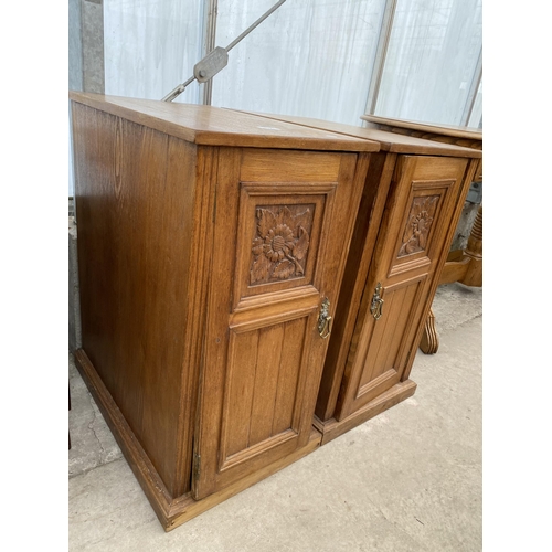 2522 - A PAIR OF LATE VICTORIAN OAK BEDSIDE LOCKERS WITH CARVED FOLIATE PANEL DOORS