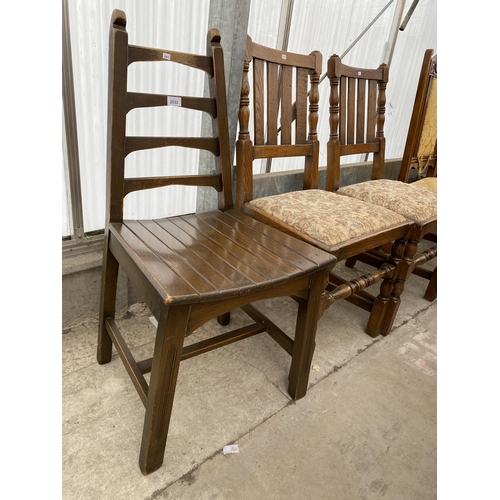 2532 - A PAIR OF OAK 'ALFRED ALLEN' DINING CHAIRS AND AN ARTS & CRAFTS STYLE SINGLE CHAIR WITH TAPERED LADD... 