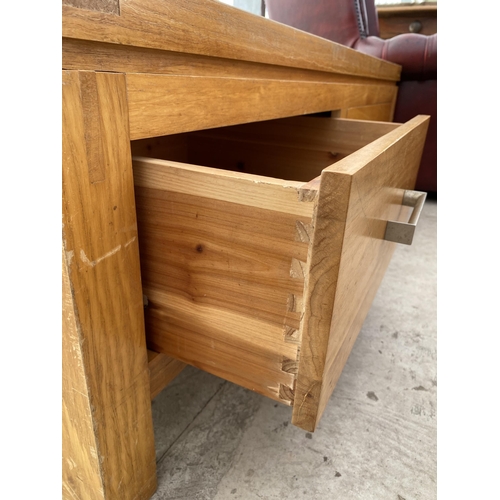 2546 - AN OAK COFFEE TABLE WITH TWO DRAWERS, 47 X 28