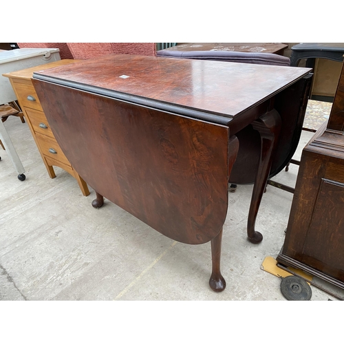 2571 - A MID 20TH CENTURY WALNUT GATELEG DINING TABLE ON CABBRIOLE LEGS, 57X39