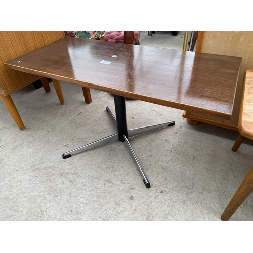 2578 - A RETRO TEAK TWO TIER COFFEE TABLE AND COFFEE TABLE ON METALWARE BASE